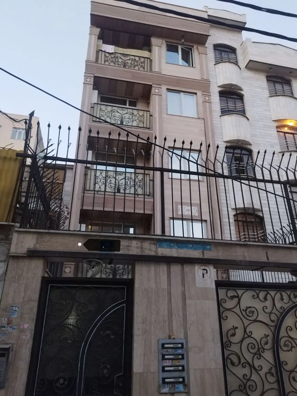 ۶۰ متری بهمنیار کوچه فرهادی برخیابان گودرزی