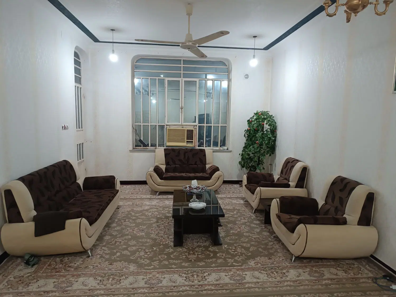 خانه ویلایی۲۱۲متر عین دو خیابان۹شرقی۱۵متر به۱۸متری