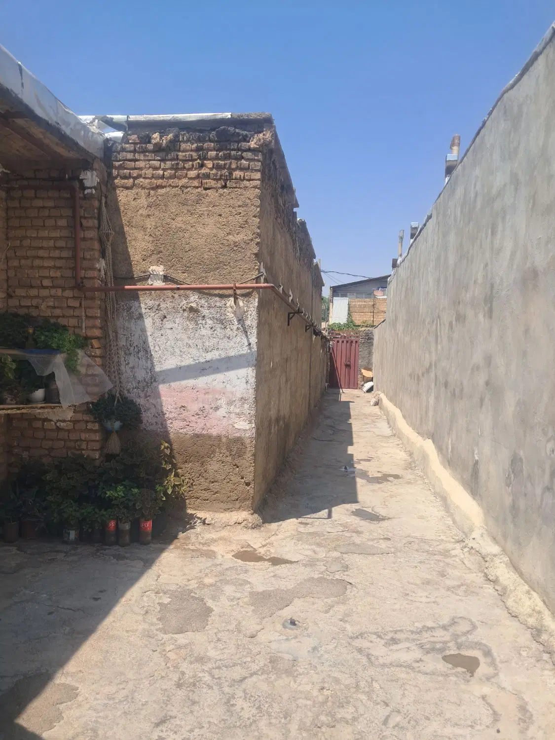 خونه کلنگی در خیابان نهضت