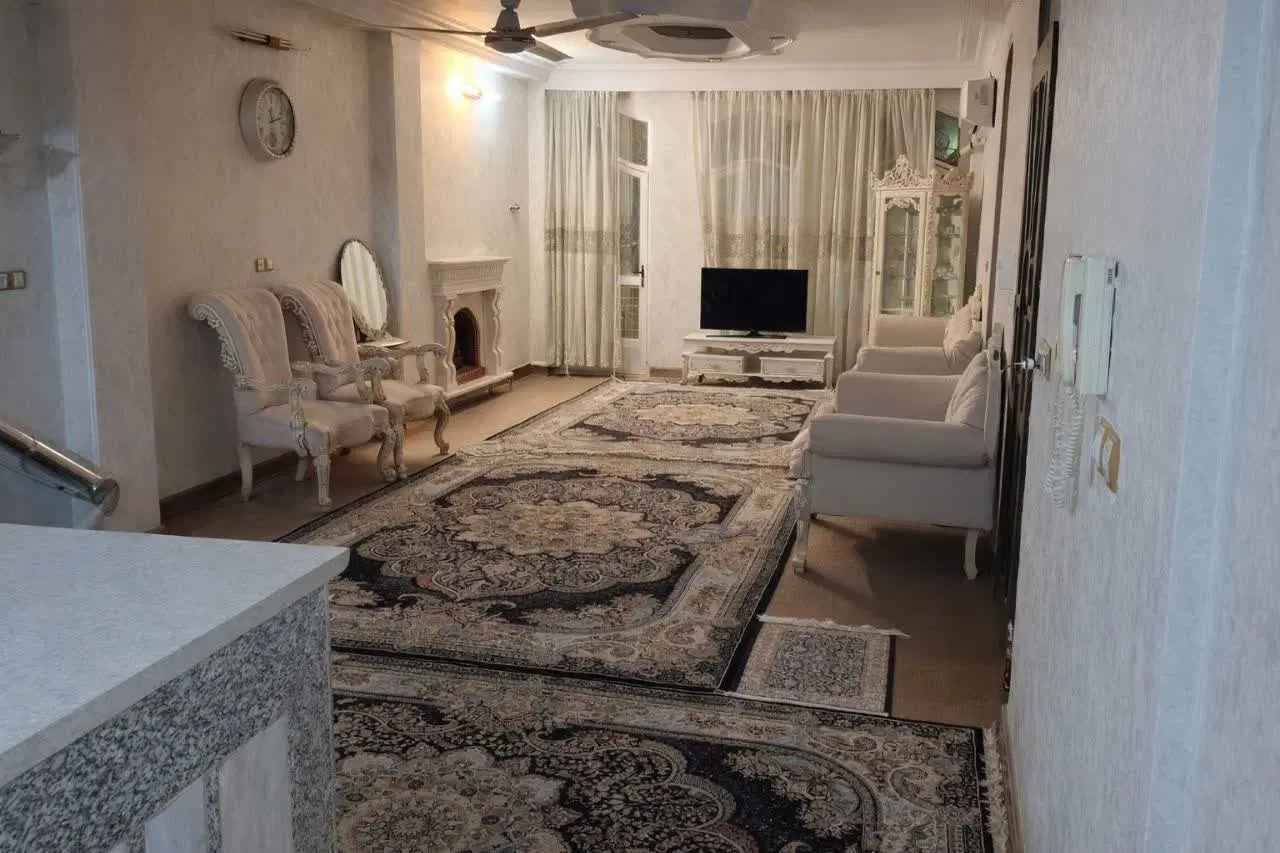 ویلایی ۱۷۶ متری. ۲۴۰ متر بنا. حیاط بزرگ