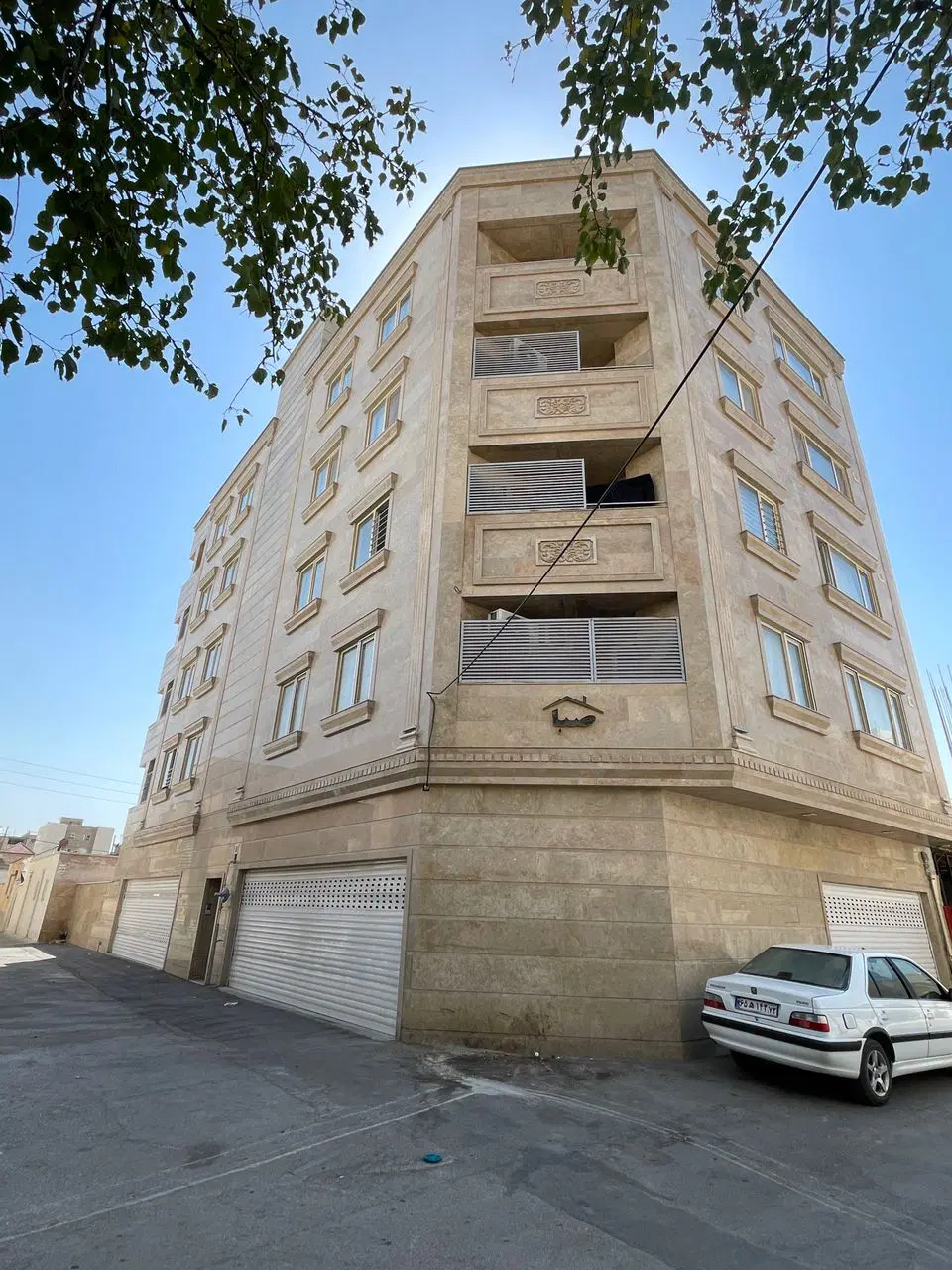 آپارتمان ۳ خوابه بیست متری امام حسین