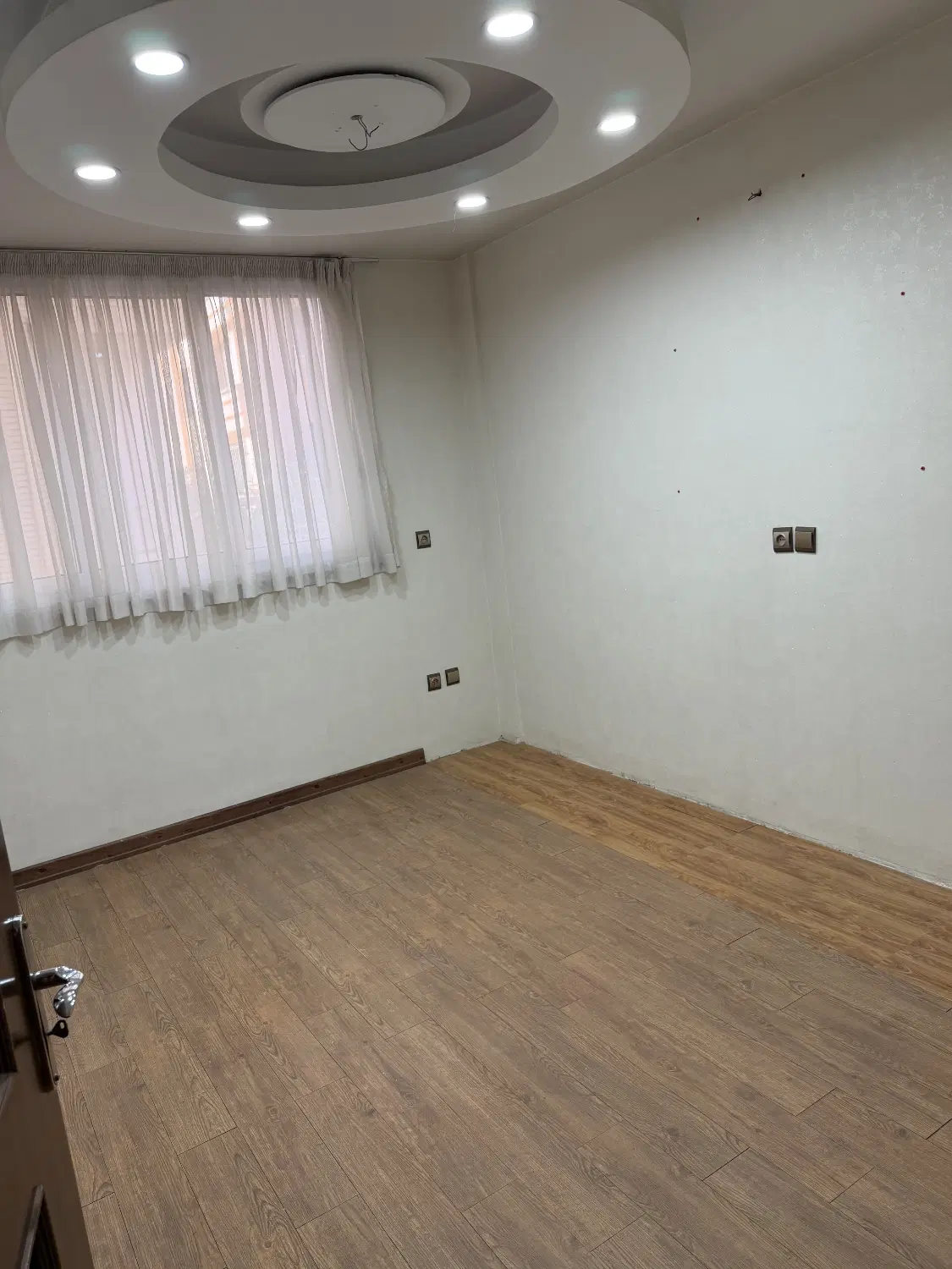 اجاره اپارتمان ۱۰۰ متری بر خیابان نظر غربی