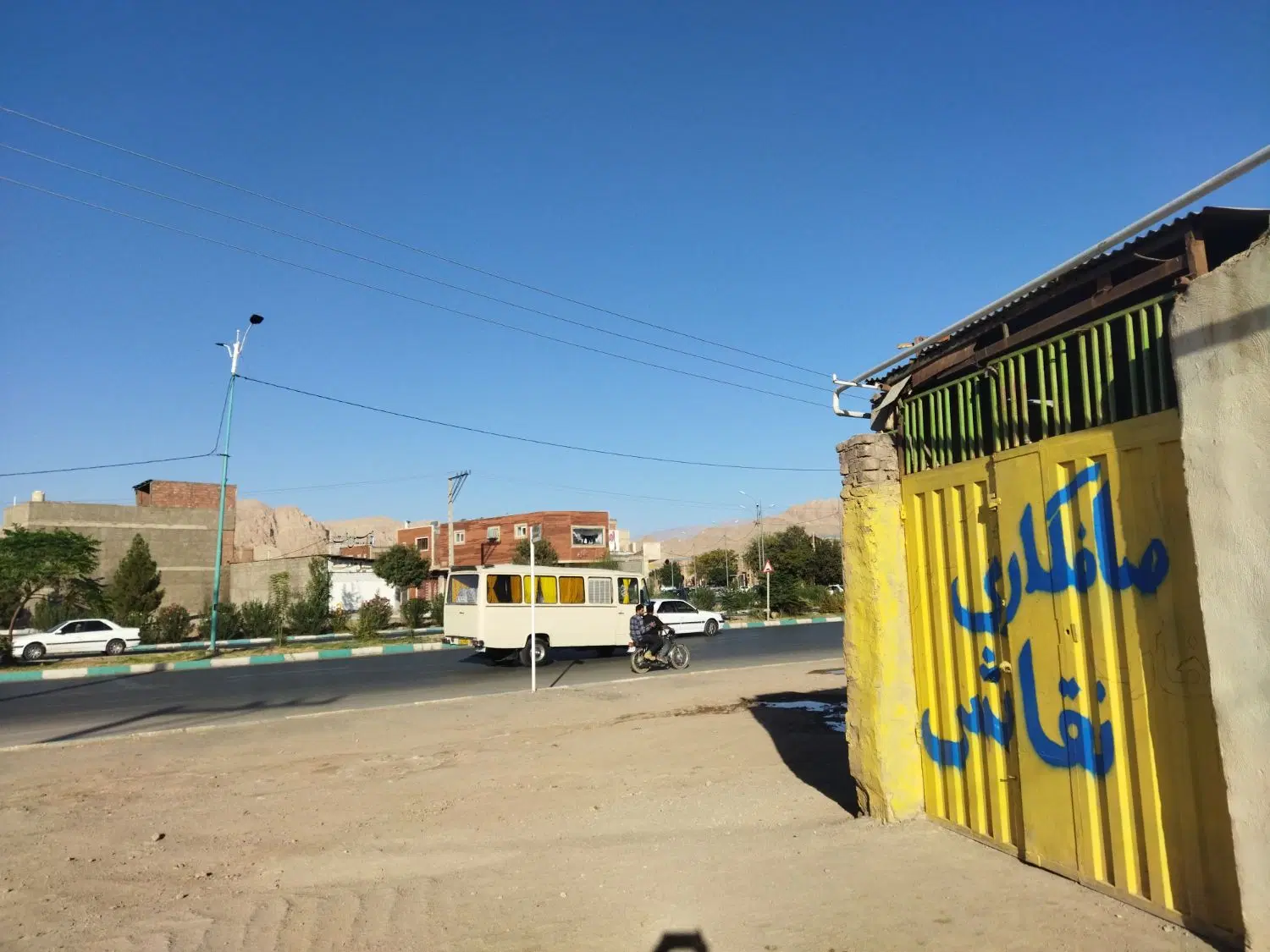 اجاره کارگاه ومغازه ۱۰۰متری در بزرگراه خامنه‌ای