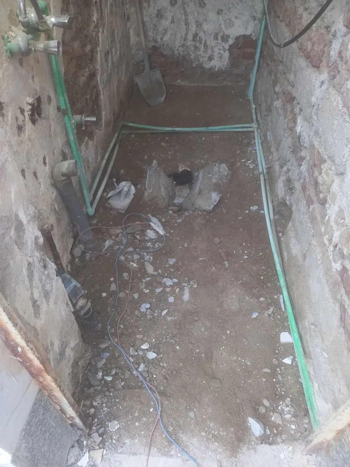 بنایی کاشی کاری  حفره چاه کنده کاری