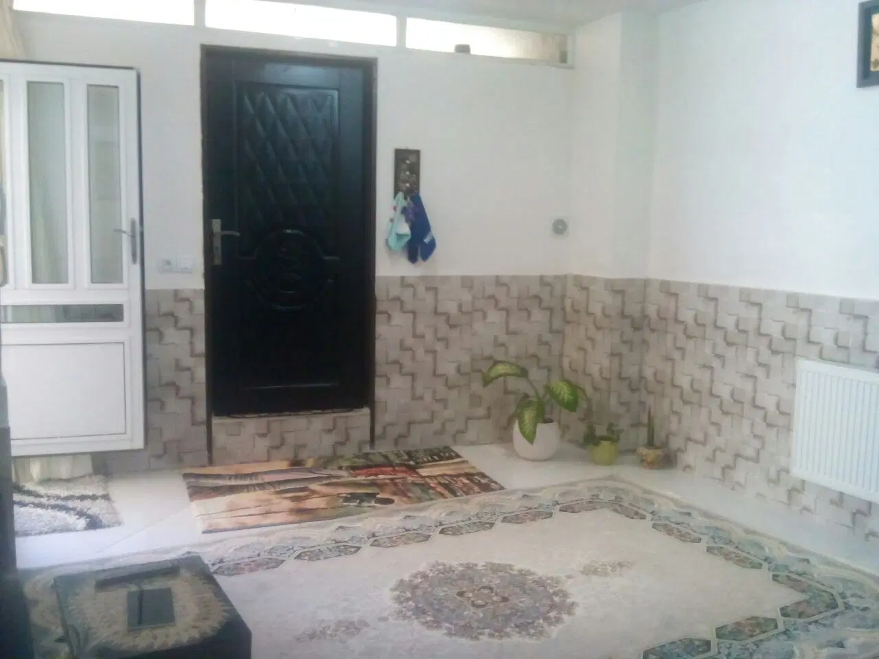 آپارتمان اجاره طبقه همکف ساختمان سه طبق عبور مجزا