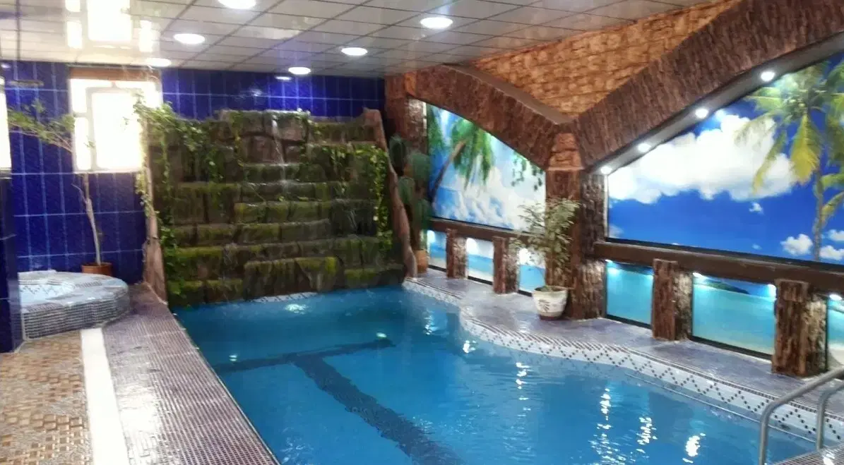قصری در قلات، اجاره ویلا باغ ۳ طبقه با استخر آبگرم