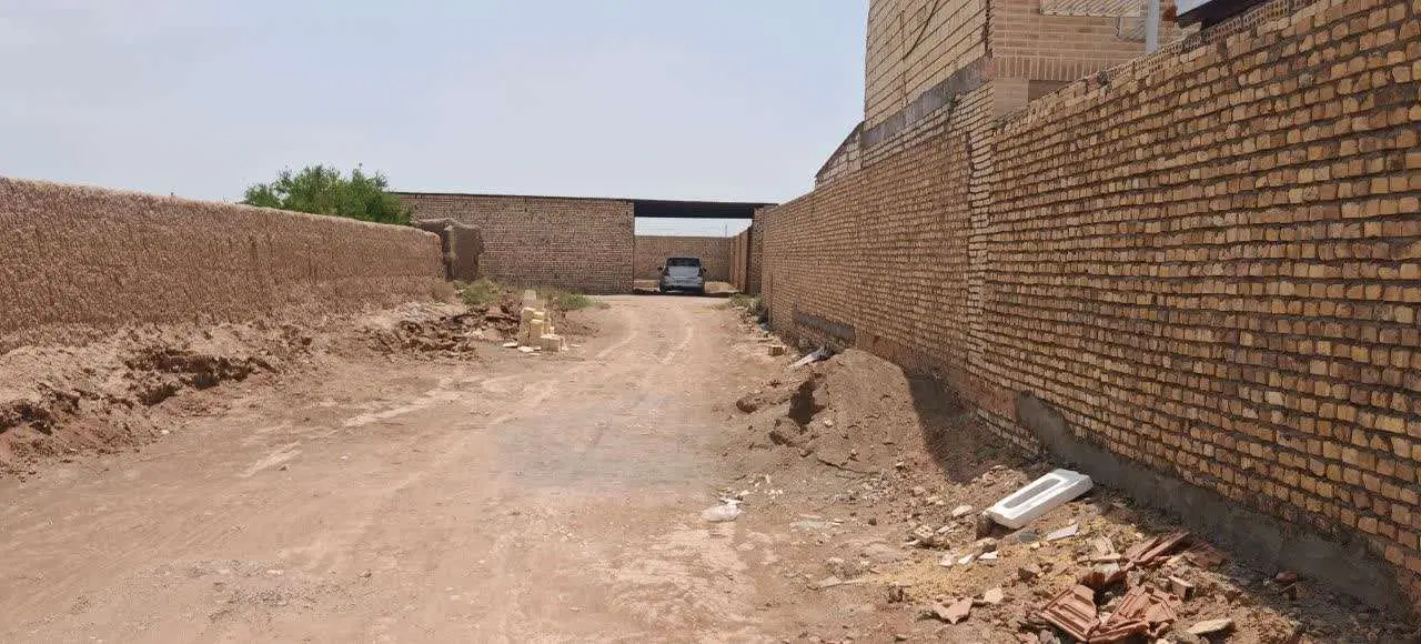 زمین 330 متری دوبر کوچه شمالی جنوبی مناسب خانه باغ