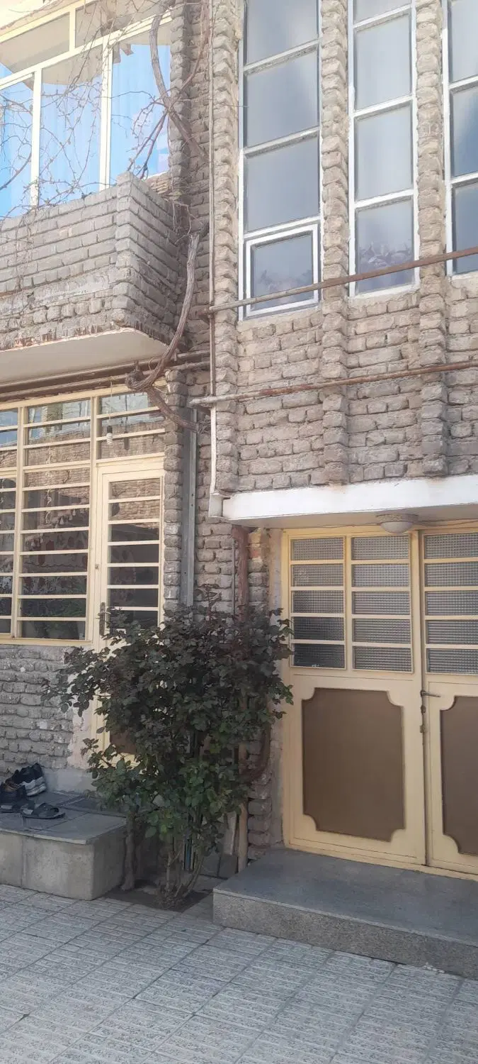 منزل مسکونی دو طبقه
