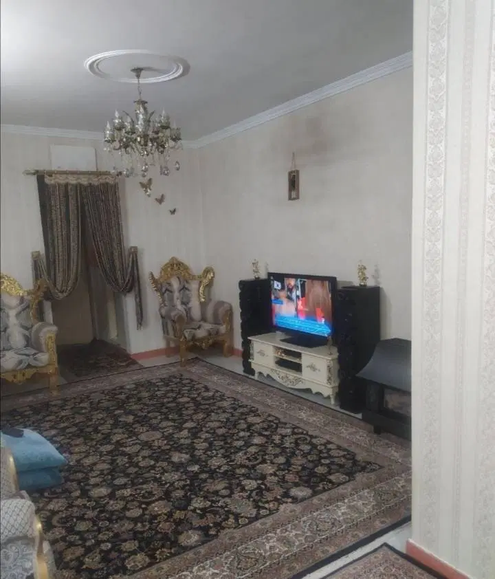 ۵۹ متر، همکف، ۱۳ سال، ۲ واحد، آسانسور و پارکینگ