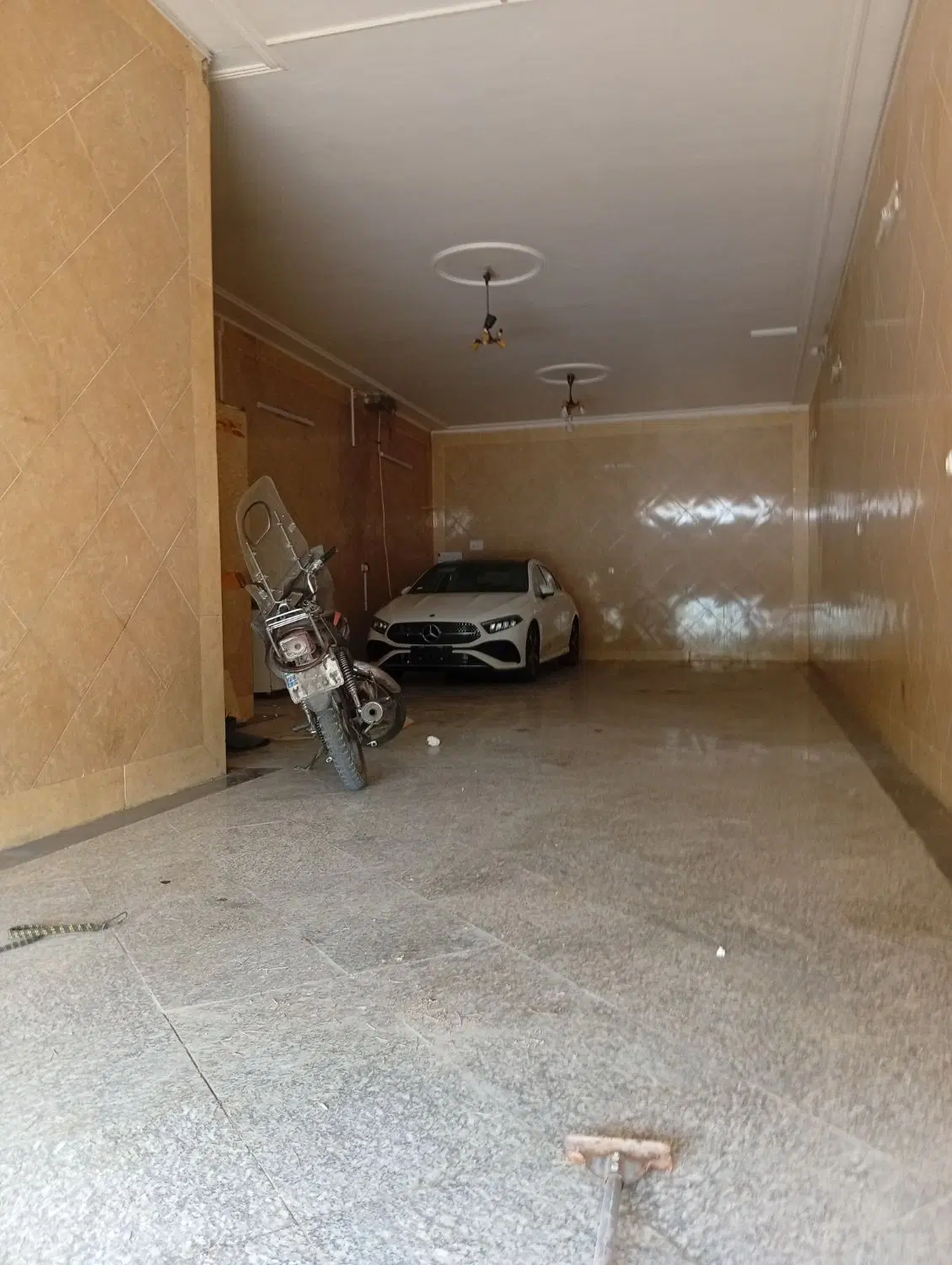 آپارتمان مسکونی تجاری ۹۰متر۳ طبقه در قم تهاتر...