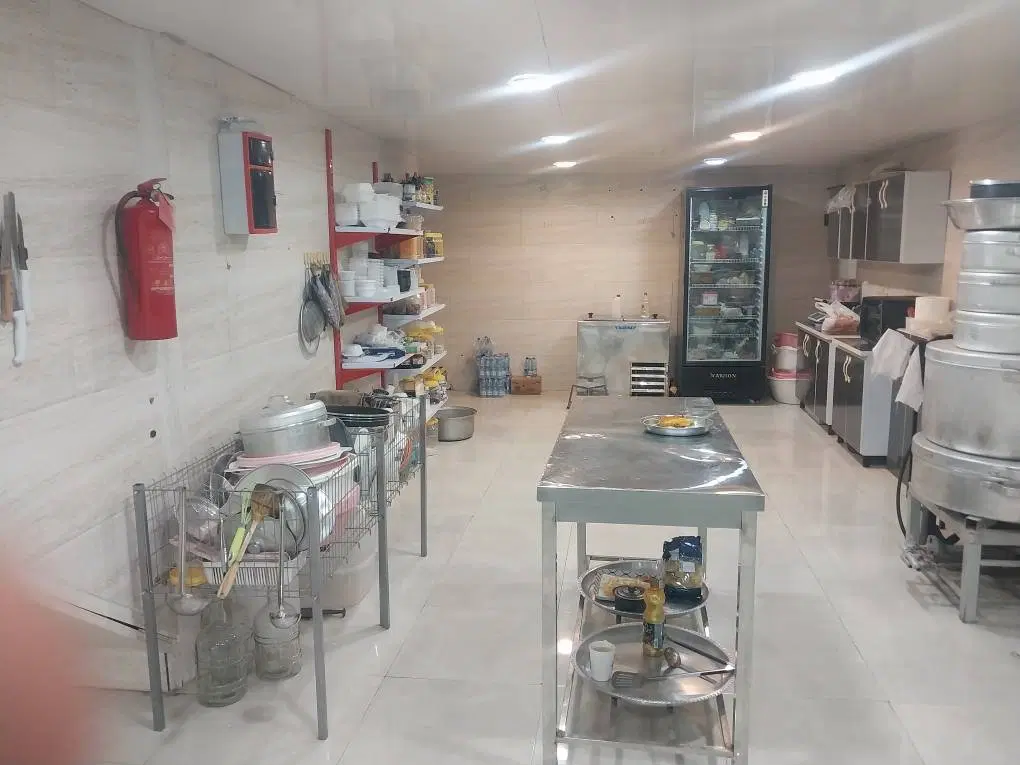باب مغازه ۱۰۰متری خاقانی