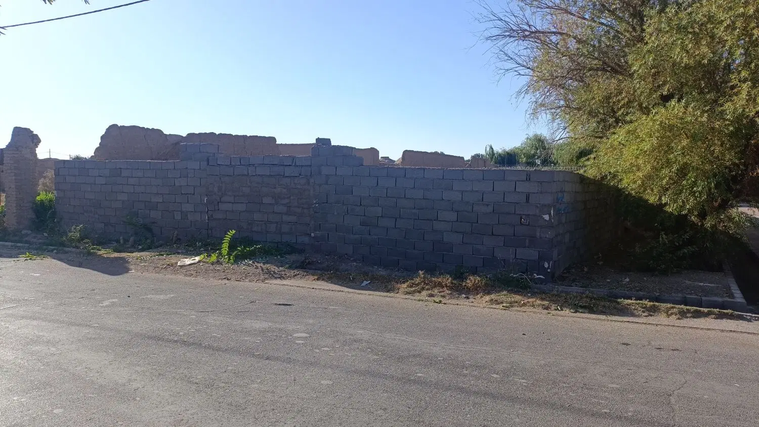 زمین  بردسیر درونودونبش تجاری مسکونی اب برق پروانه