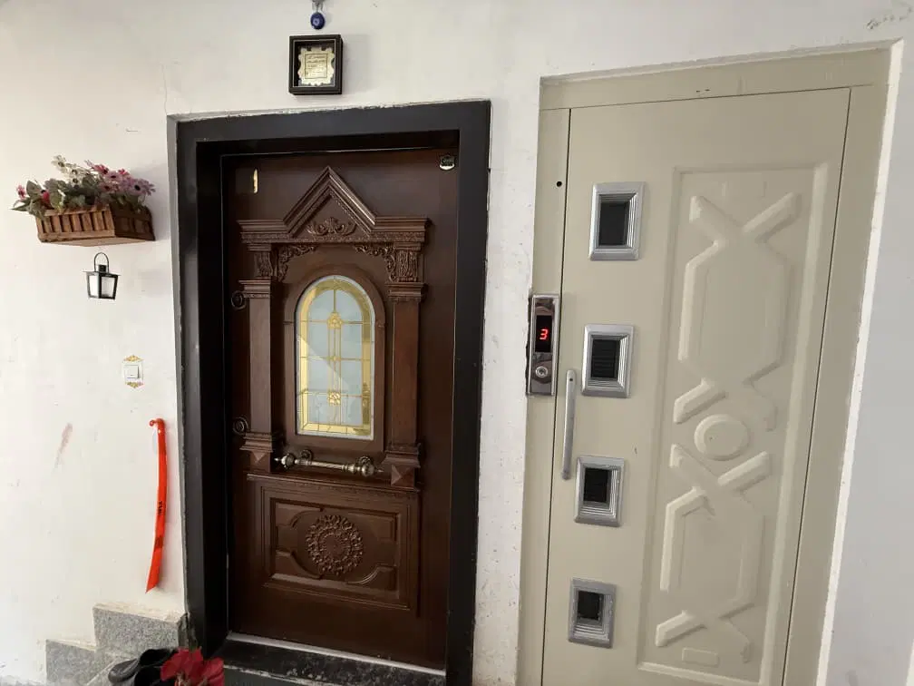 ۹۰متر۲خواب همکف۲۵مترحیاط شیک فرامرز۴۰نزدک حاشیه