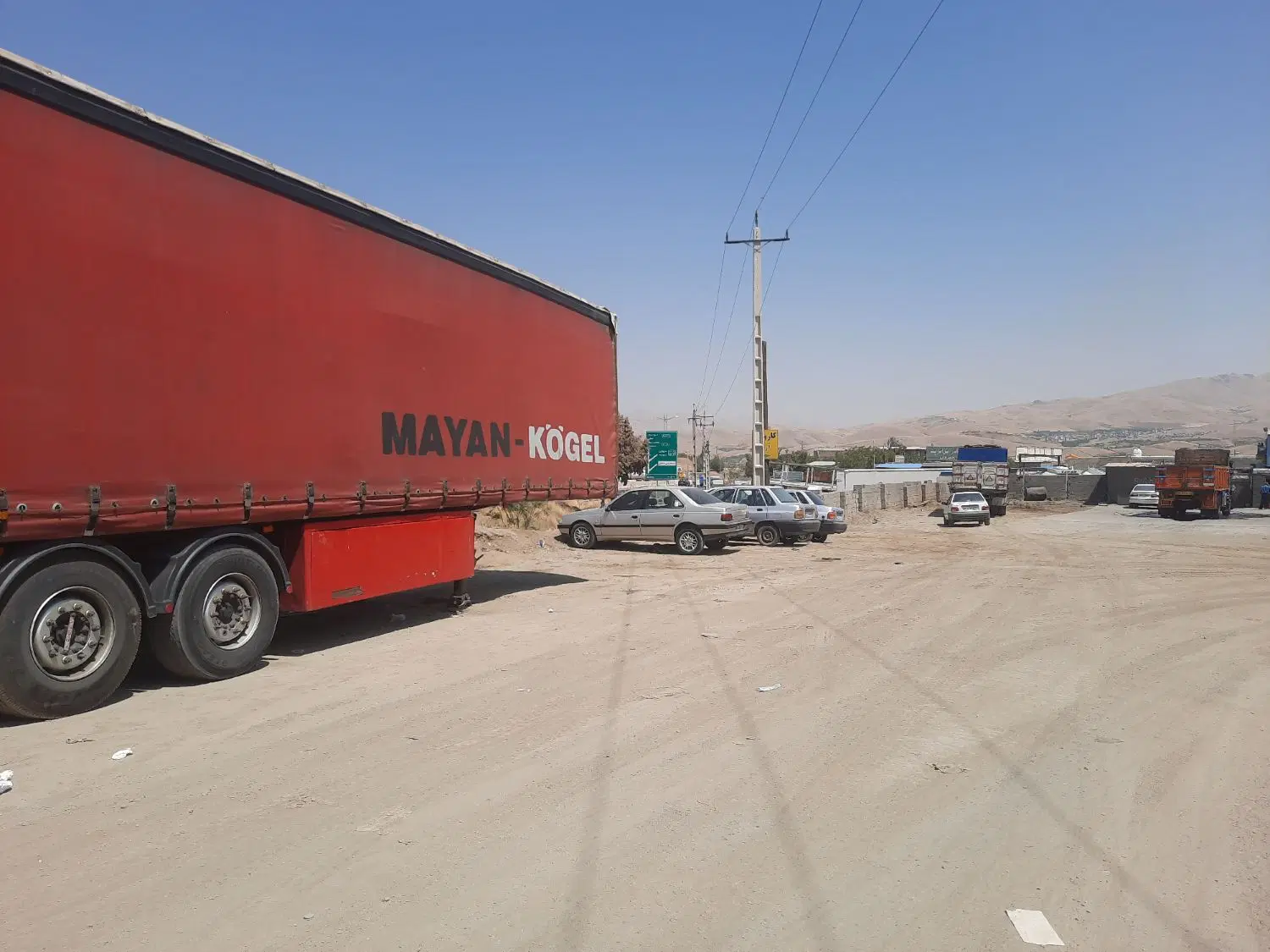 زمین ۱۴۰متری رو اتوبان اصلی سه راهی مریوان