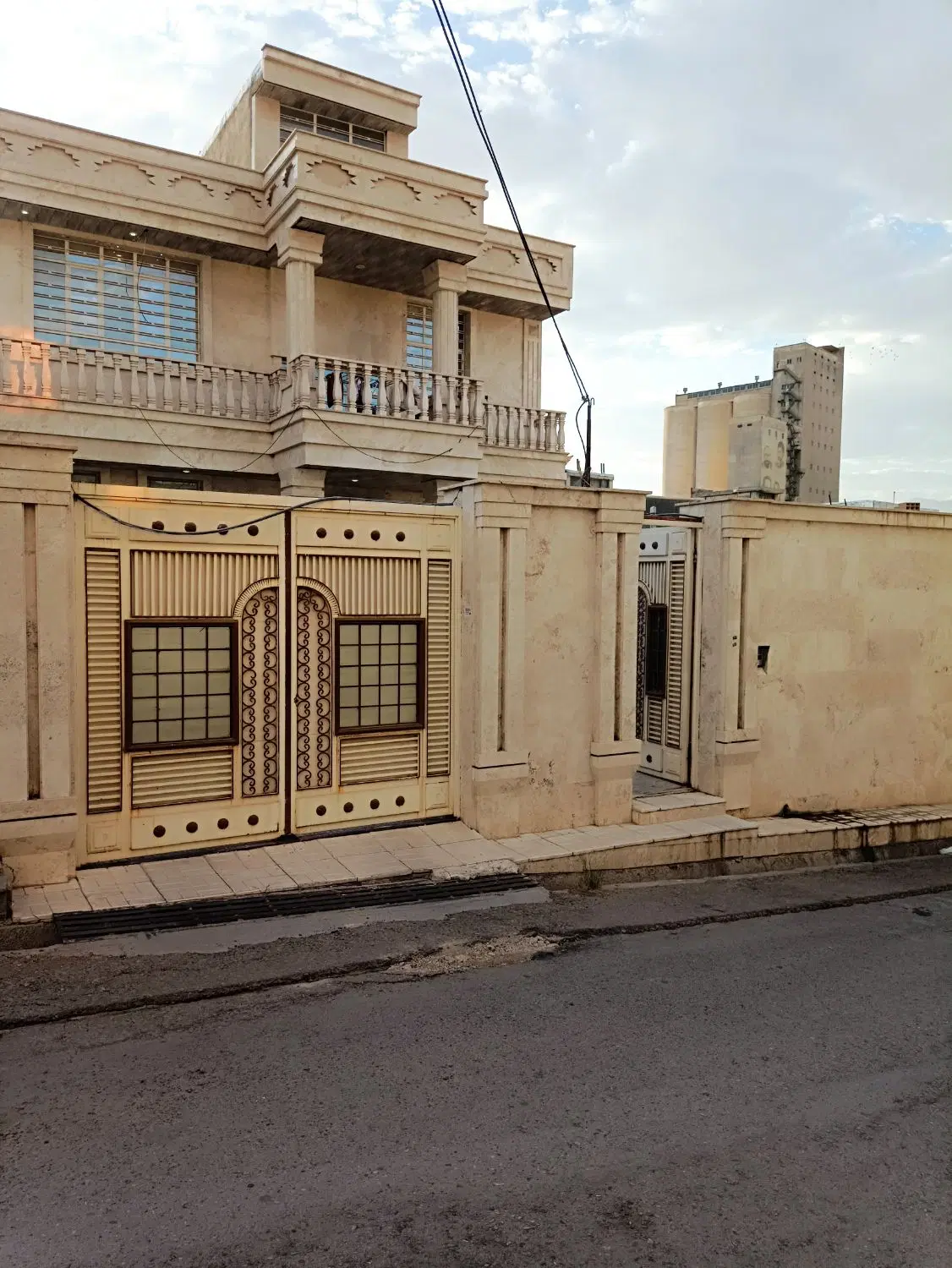 خونه اکبرآباد خیابان امام حسین دو طبقه