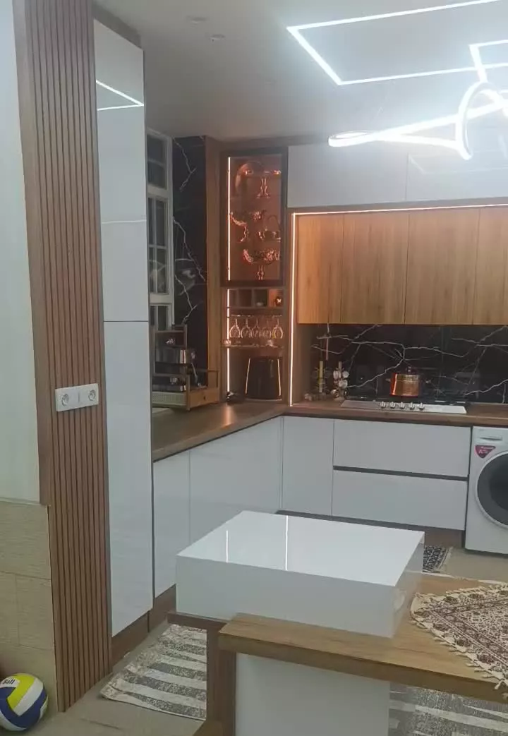 ۱طبق از2طبقه،طبقه اول.۳خواب. با سوییت مستقل،شیراز