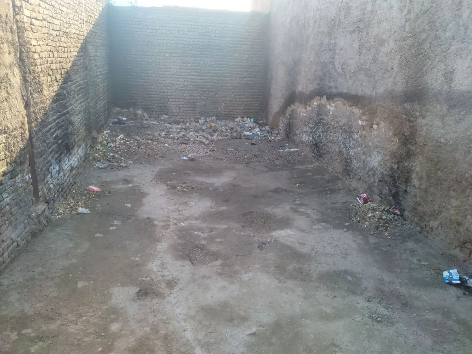 ۶۵ متر زمین