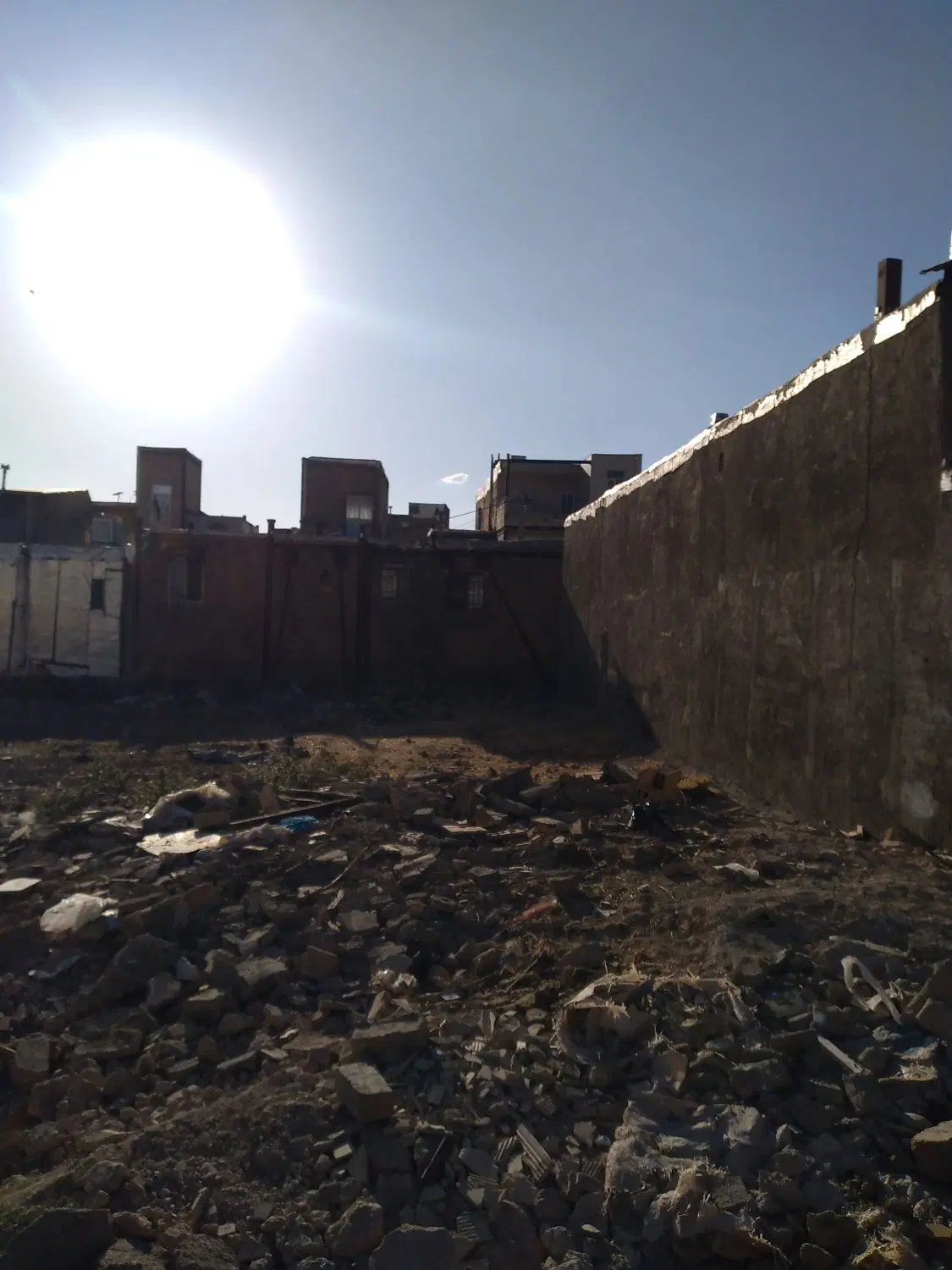 زمین فروشی