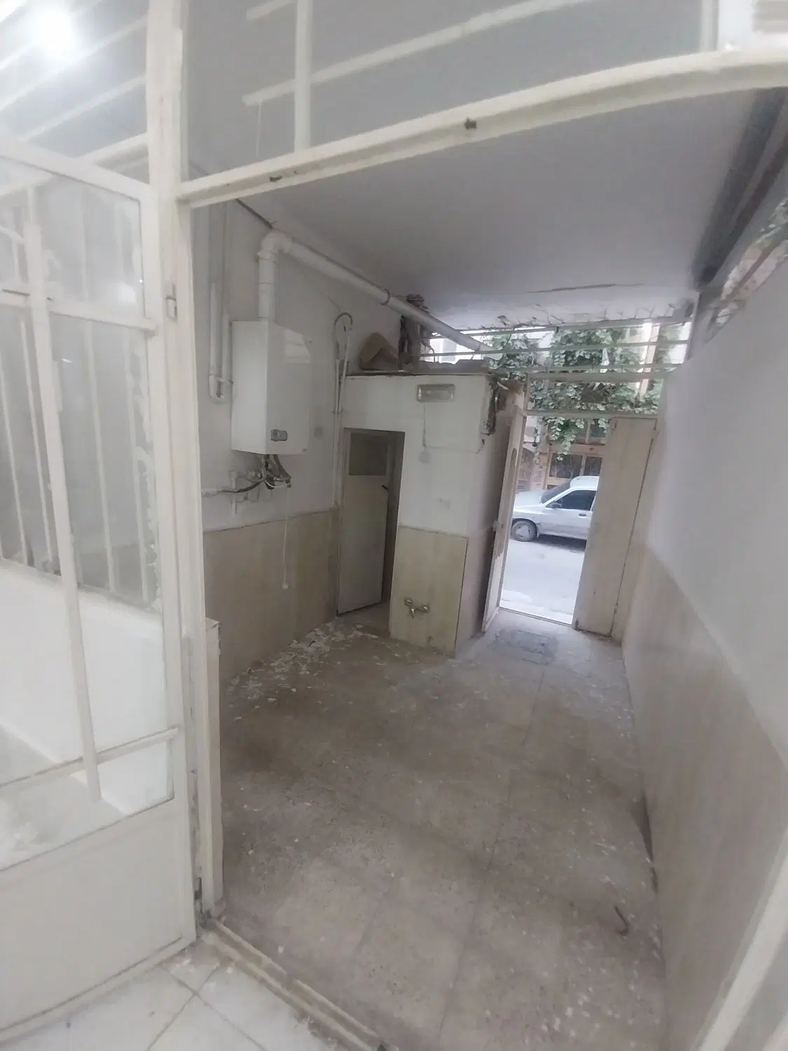 طبقه همکف راه جدا ۶۳متری