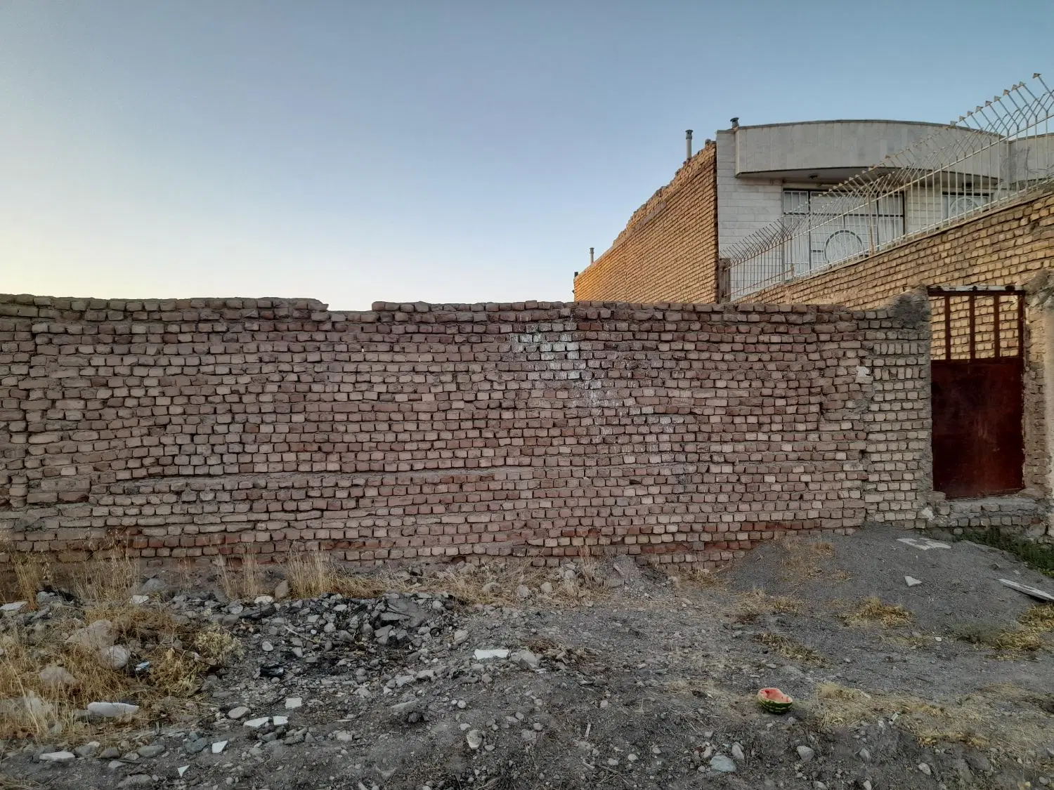 زمین جهت فروشگاه گل و گیاه و گلخانه