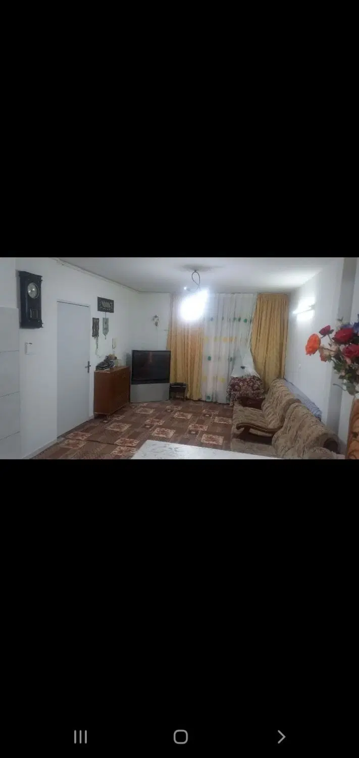 واحد در کمالشهر  طبقه اول ۶۰ متر  تک واحدی