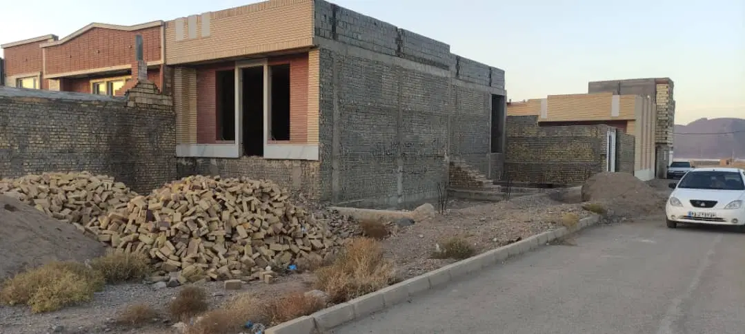 خانه نیمه ساز تفت  شهرک حسینی