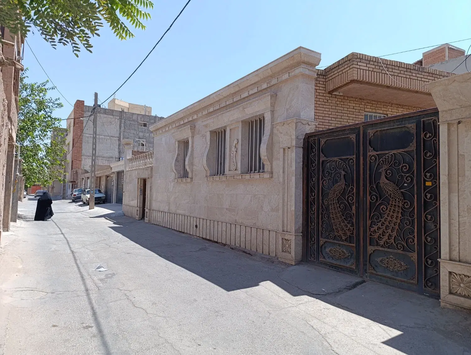 ۷۰۰متر ۲بر_ تجاری-مسکونی_تراکم ۷۰ و ۱۰۰٪ سند ۶دانگ