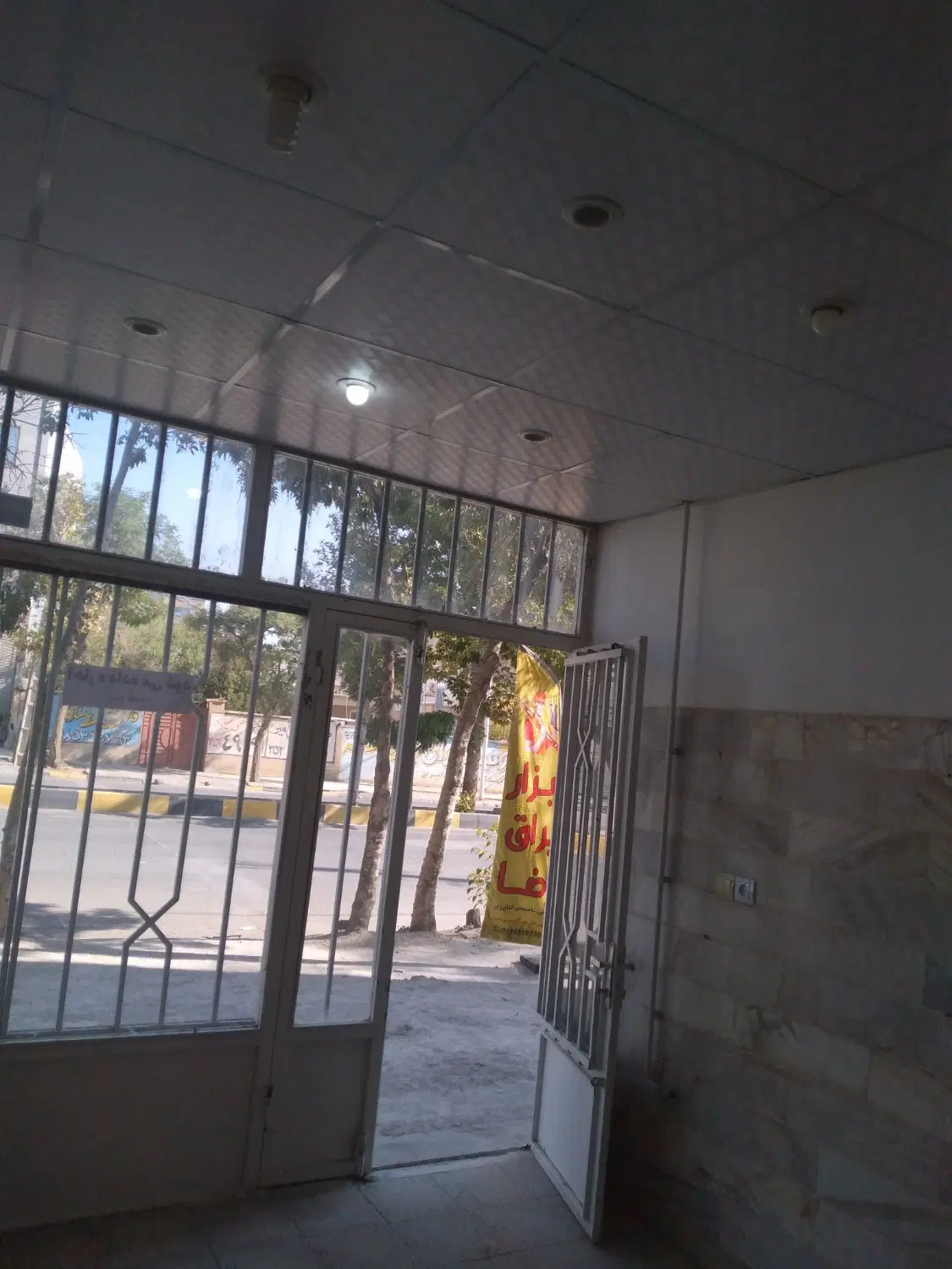 یک دهنه مغازه تجاری  برای اجاه