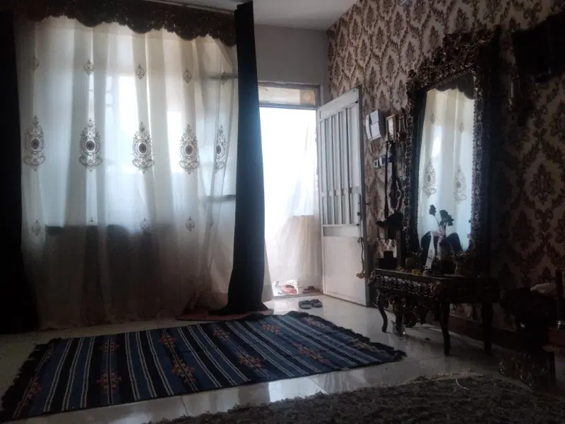 خانم بدون رهن برای همخونه