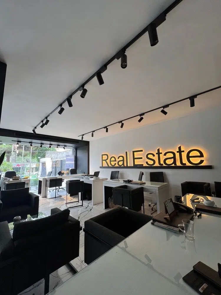 230متر تجاری حاشیه وکیل آباد__صفر تاپ لوکیشن