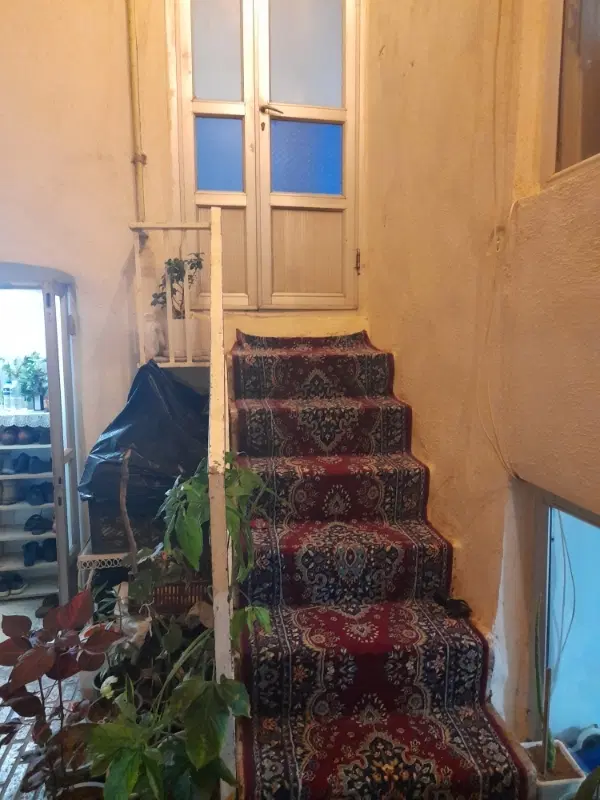 حیاط ۹۰متری دوطبقه (حیدر آباد)