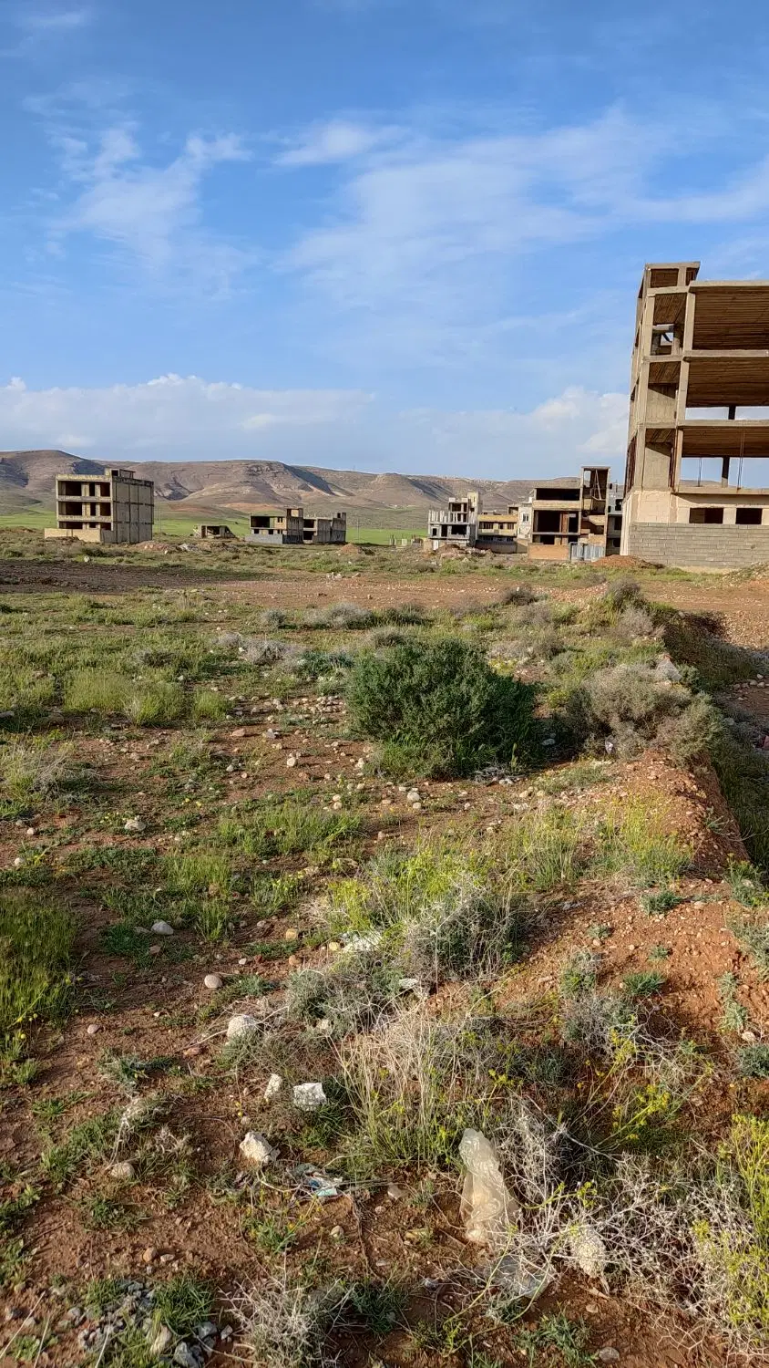 یک قطعه زمین مسکونی