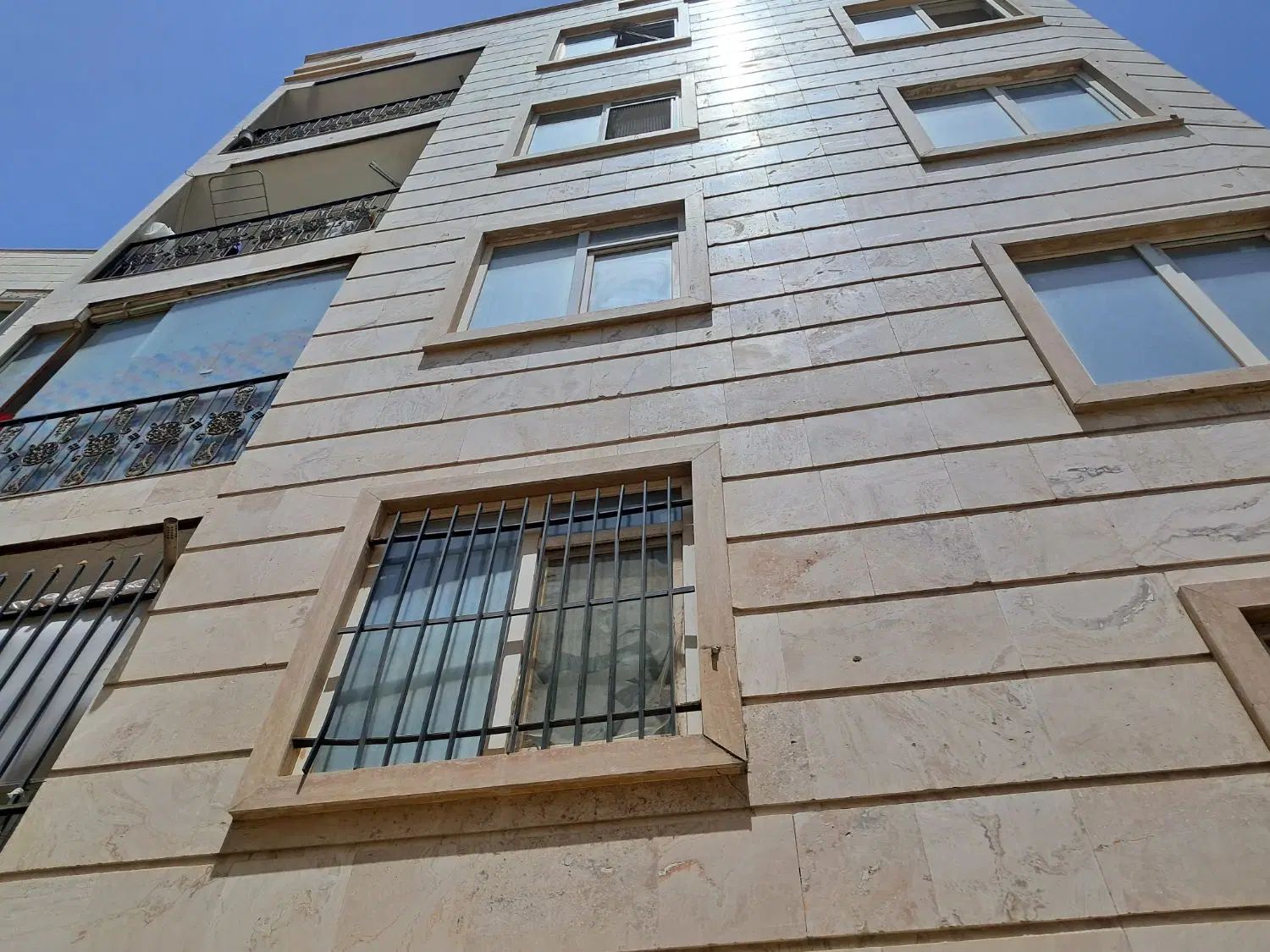 ۱۲۸متری_سه خواب_خیابان هشتم_تک واحدی