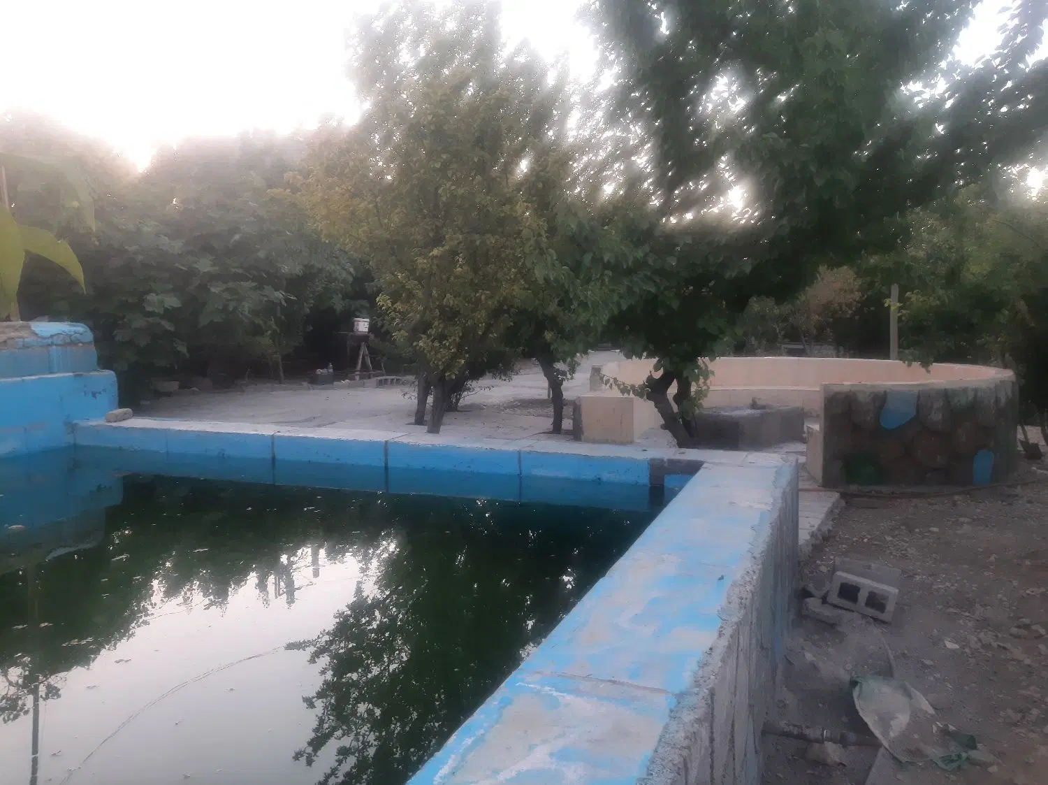خانه باغ با استخر