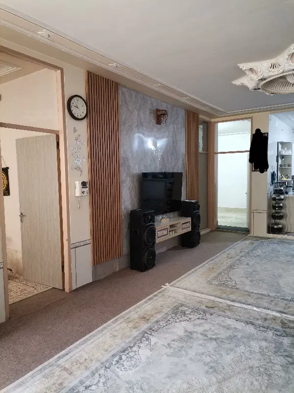 منزل ویلایی درب از حیاط 200 متر همکف