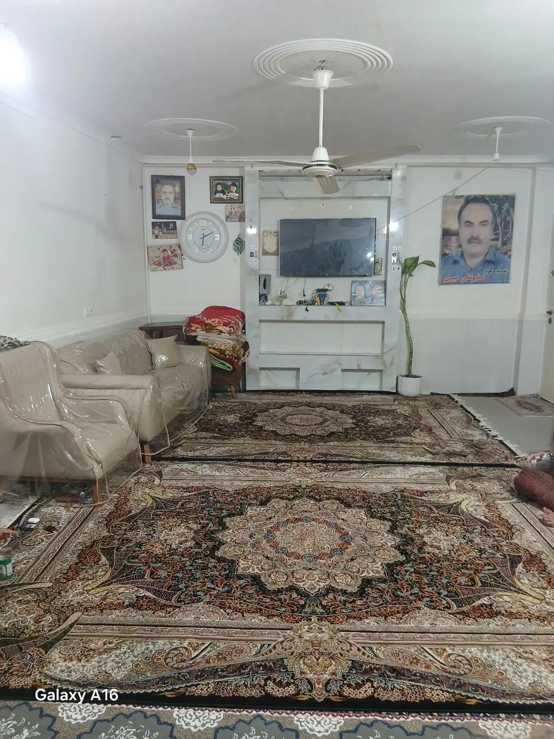 خانه 200متری طبقه اول حیاط دار بدون پارکینگ