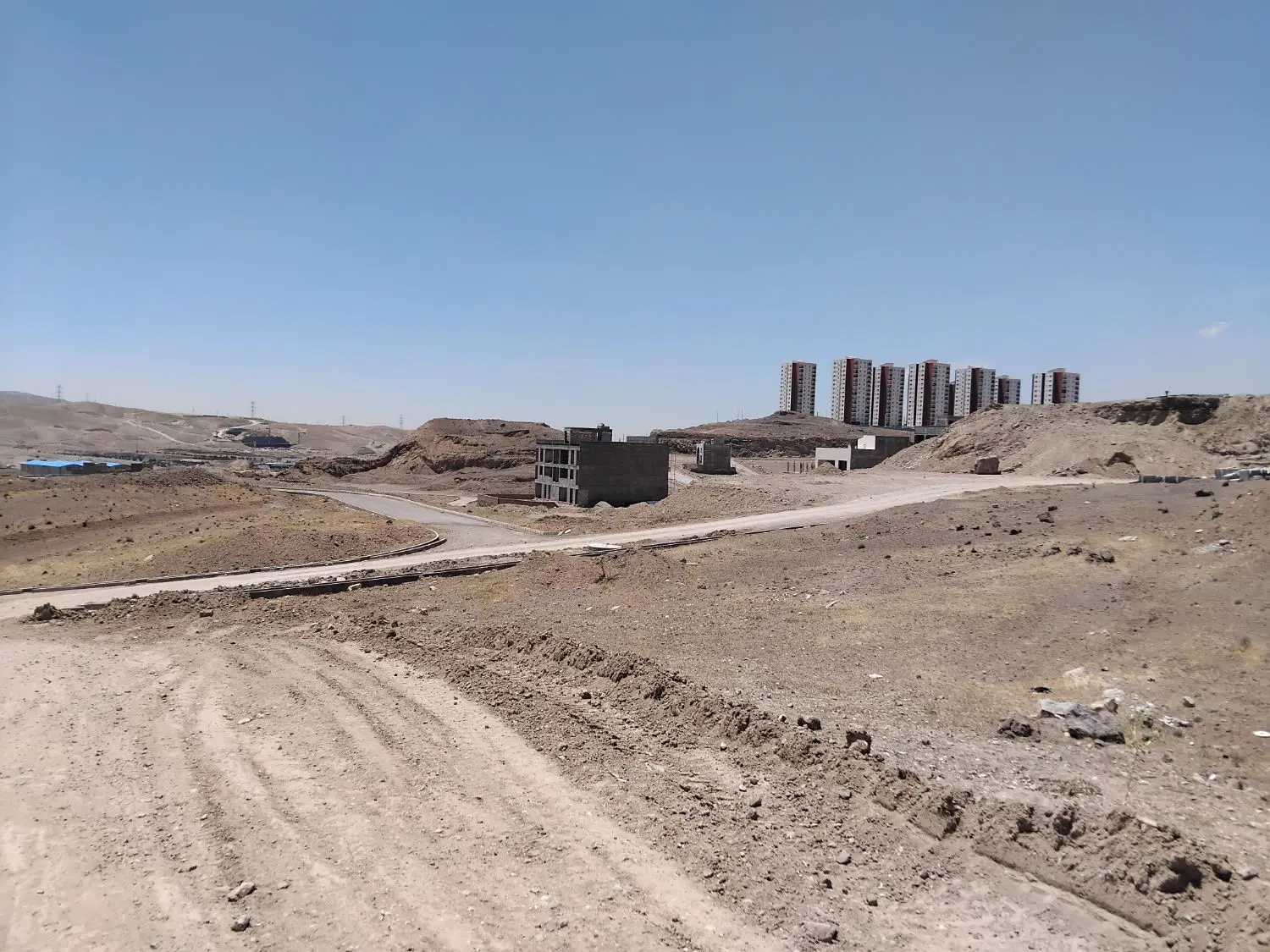 زمین خاتم ۲۰۰متر