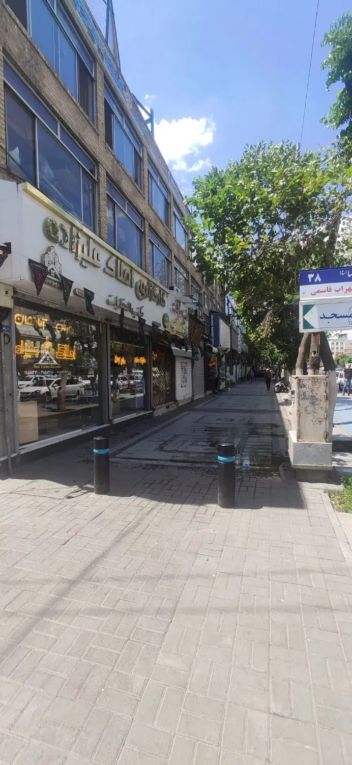 مغازه در خیابان سجاد