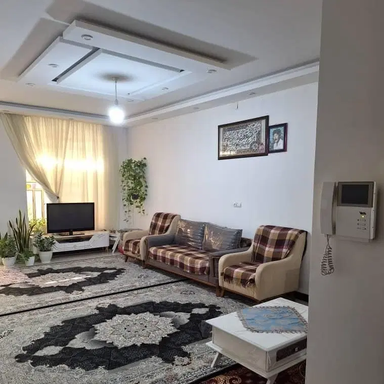 منزل دوطبقه شیک_نزدیک به خیابان اصلی