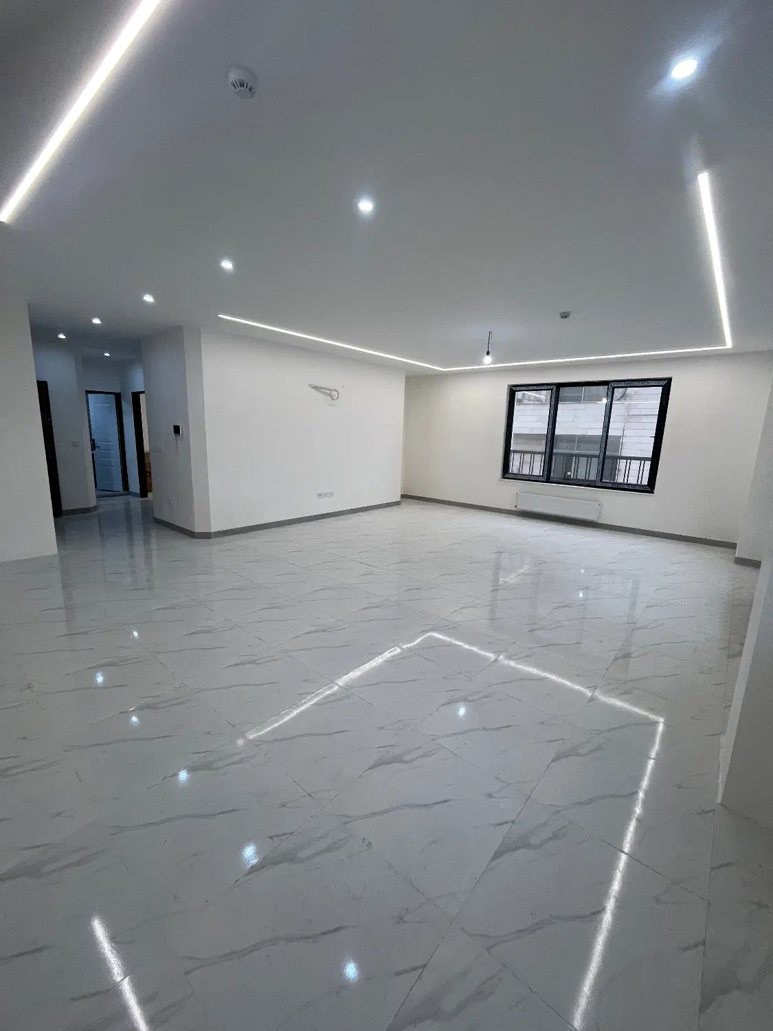 ۱۲۱متر ۲ خواب _ ۲ پارکینگ چندقدمی بر اصلی خ تختی