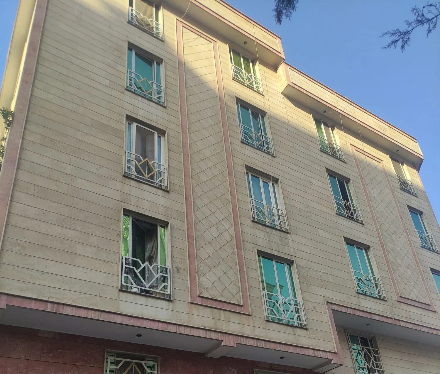 واحد 70 متری فول امکانات فردوس غرب