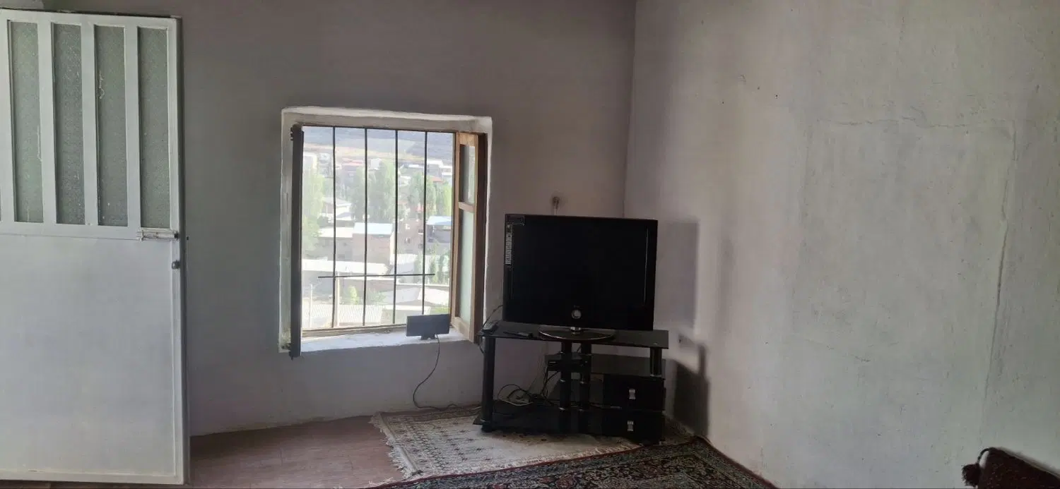 خانه ۱۳۵متری چهارباغ