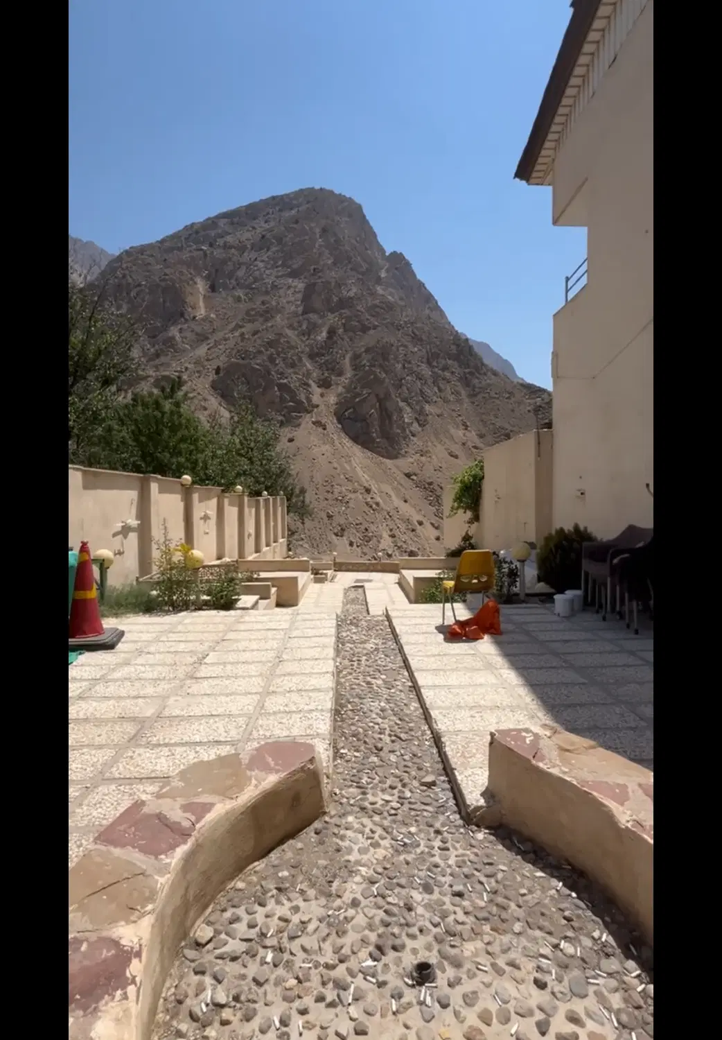 زمین بر اصلی جاده هراز گزنک