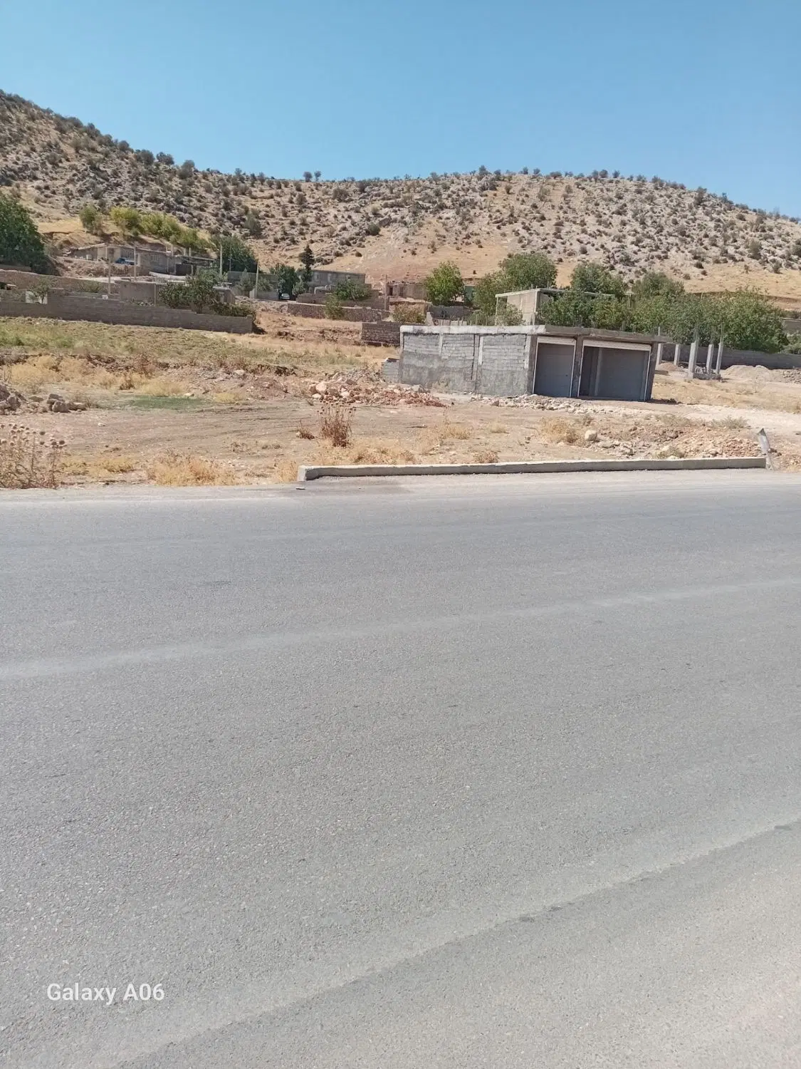 یک قطعه زمین تجاری