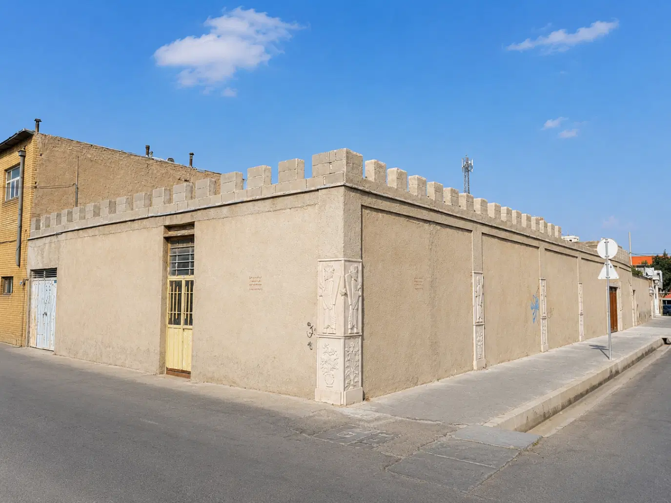 ۳۹۰ متر دو نبش ۳۲ متر بر خیابان  دستور نقشه ۵ طبقه