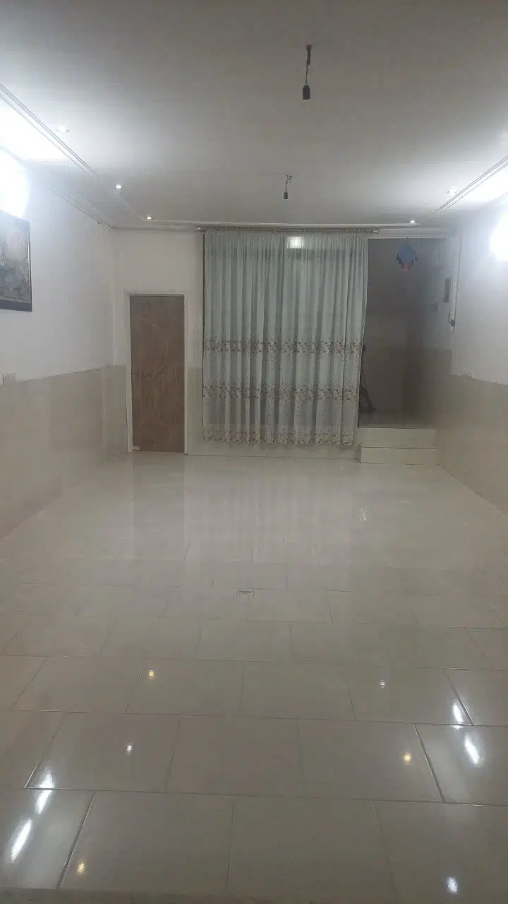 نیم طبقه جهت دفتر ، آرایشگاه ، انبار و