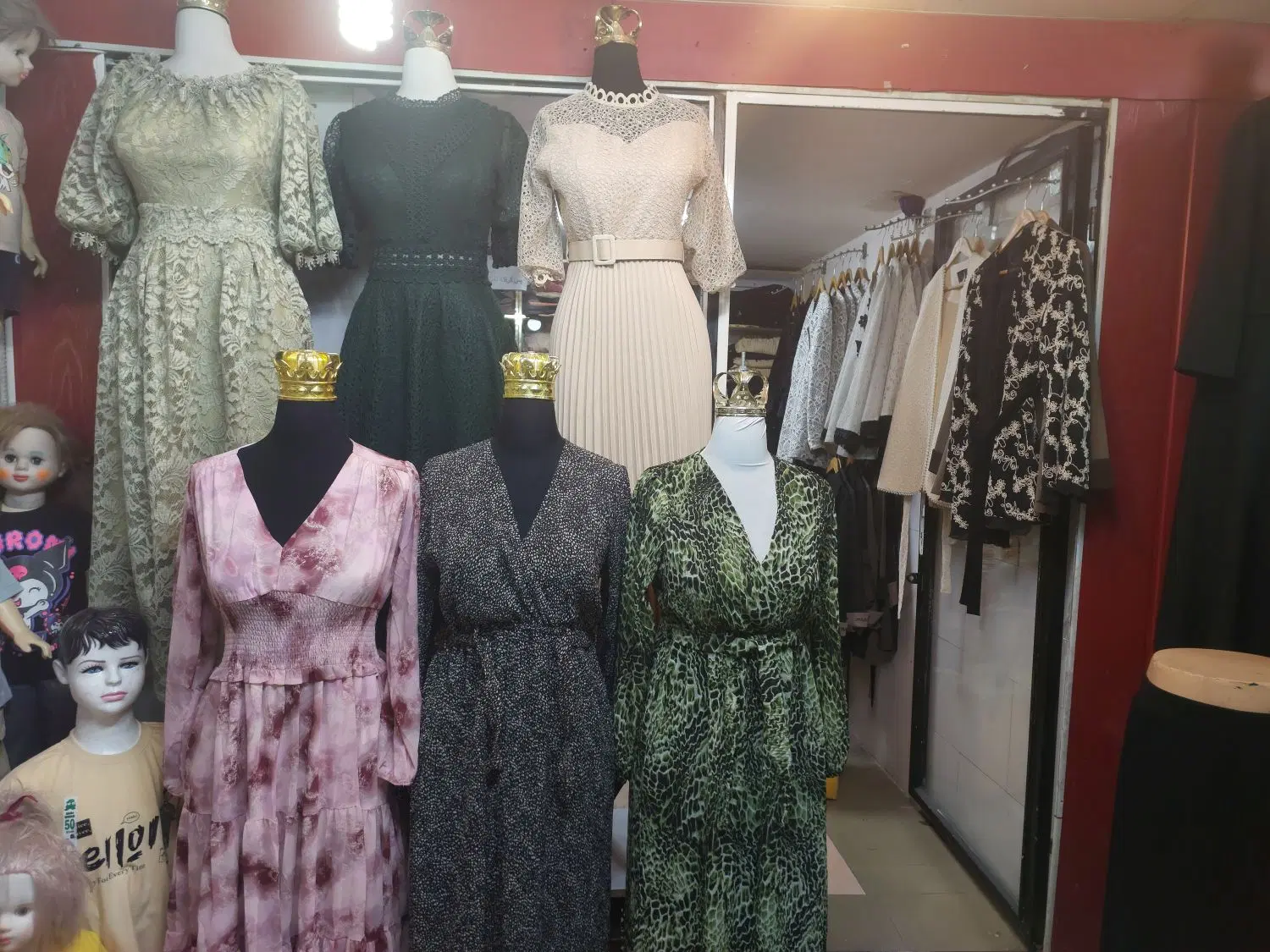 کلیه اجناس مغازه بفروش میرسه