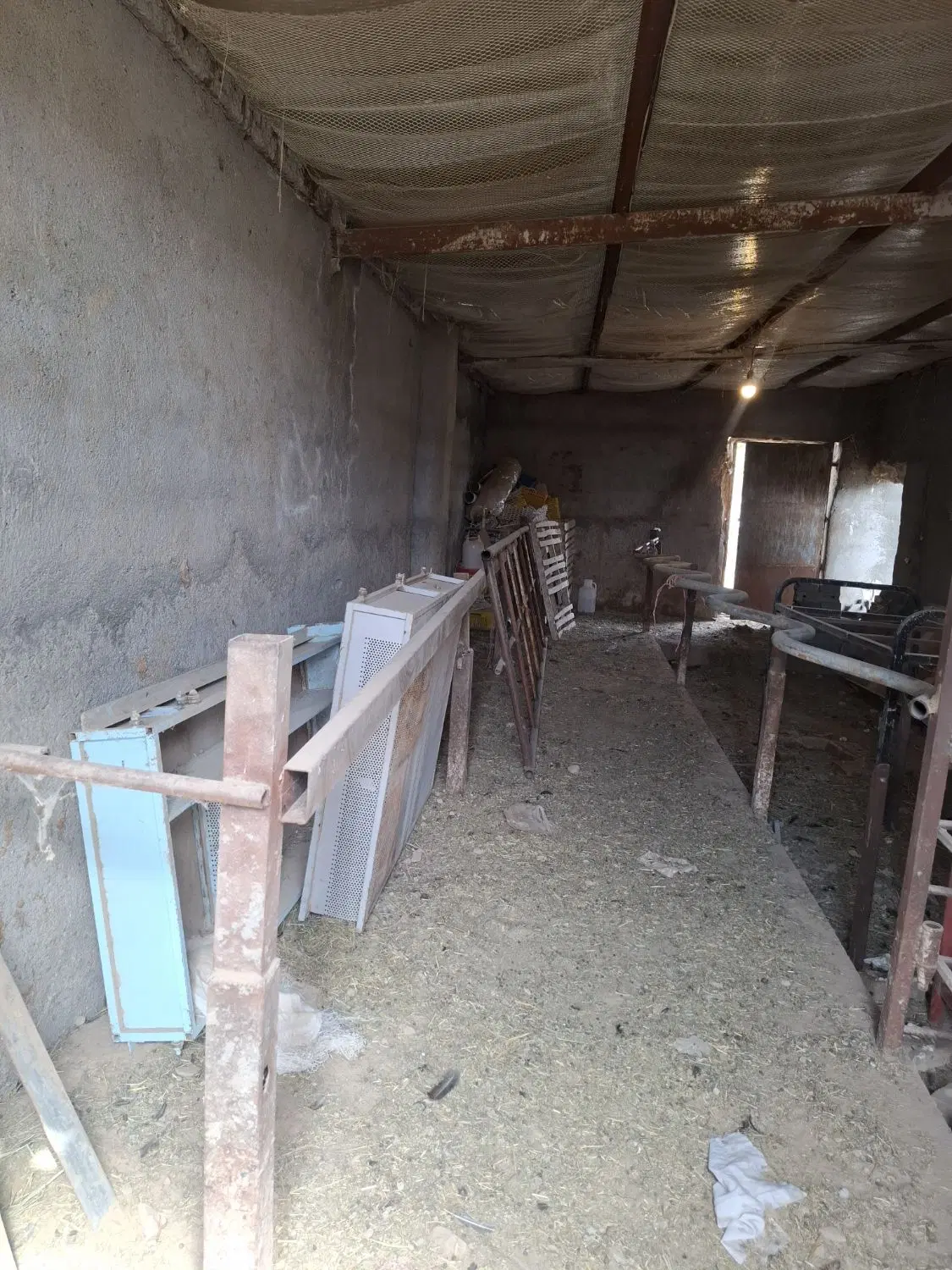 گاوداری انبار