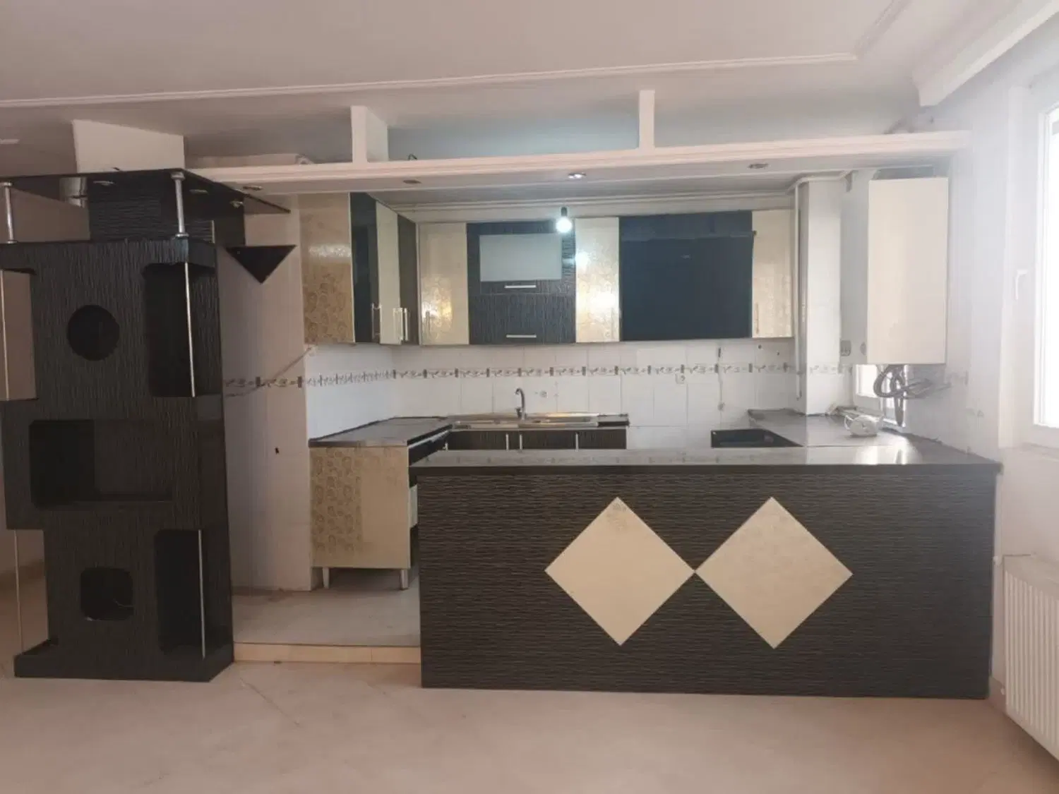 مشاور ۹۸متری