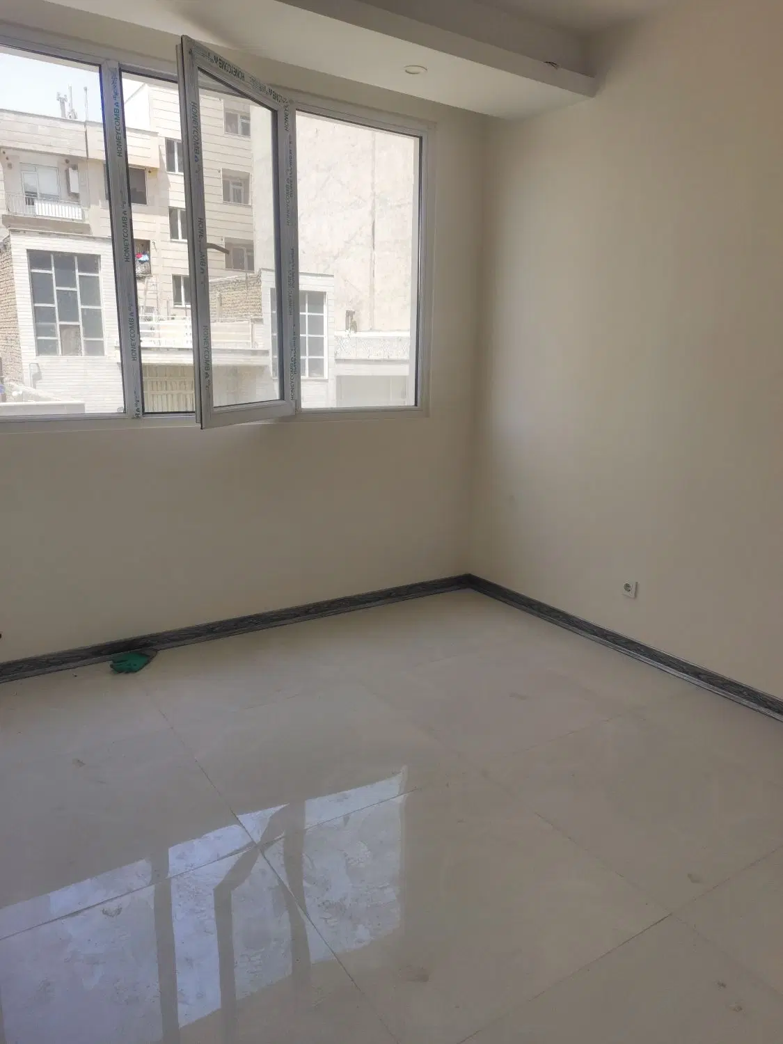 آپارتمان 135 متری ط6   2 پارکینگ